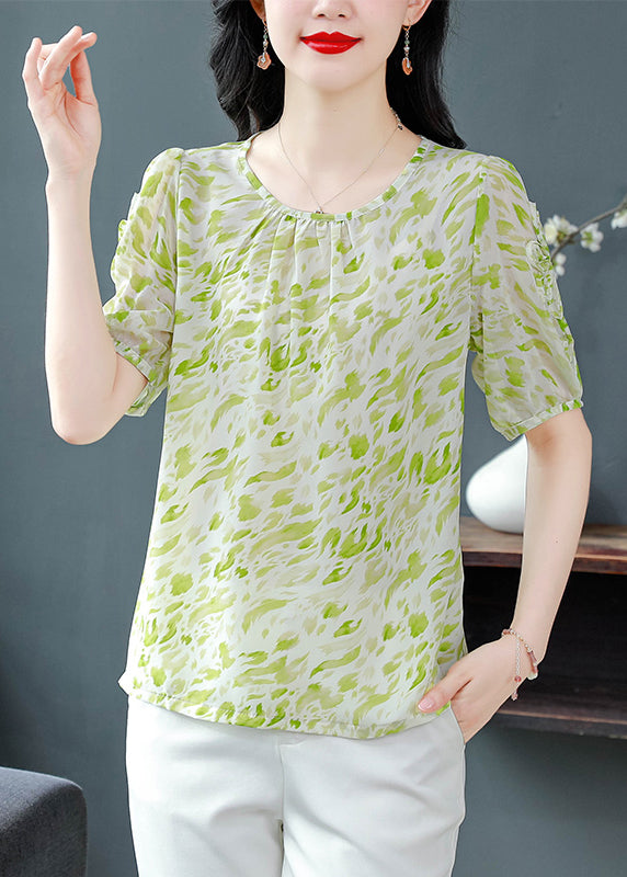 Classic Vintage Shirt with a Flattering Fit