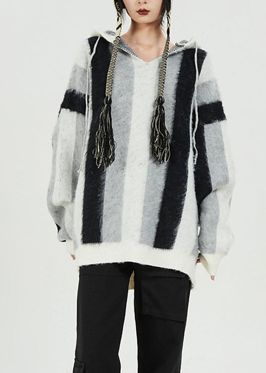 Well Tailored Sweater with a Graceful Silhouette