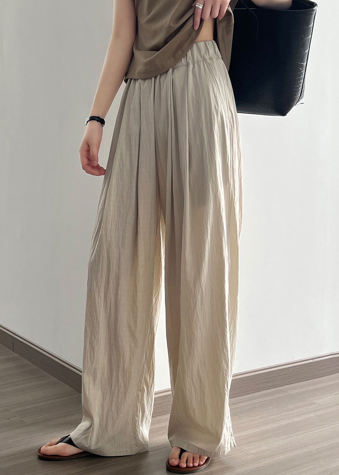 Well Tailored Pants with a Graceful Silhouette