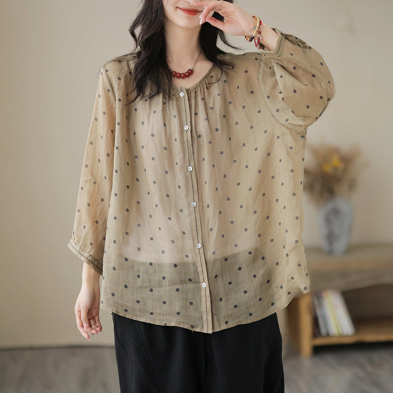 Well Tailored Blouse with a Graceful Silhouette
