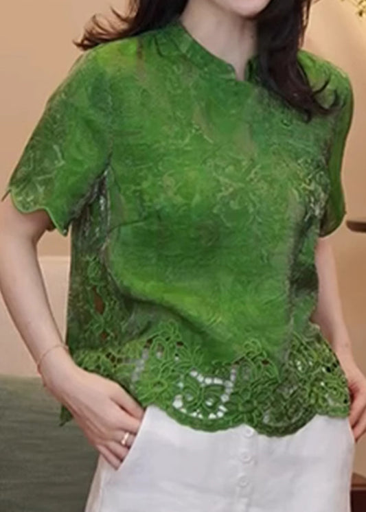 Classic Vintage Blouse with a Flattering Fit