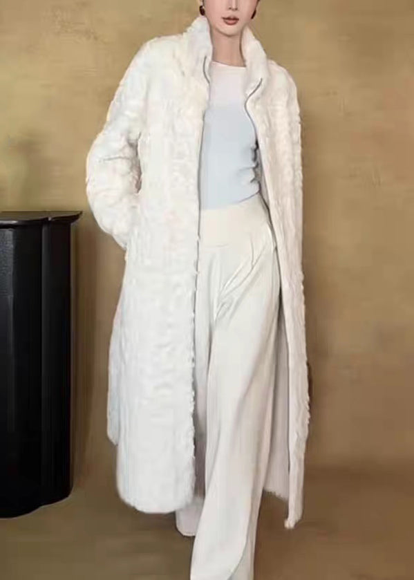 Well Tailored Coat with a Graceful Silhouette