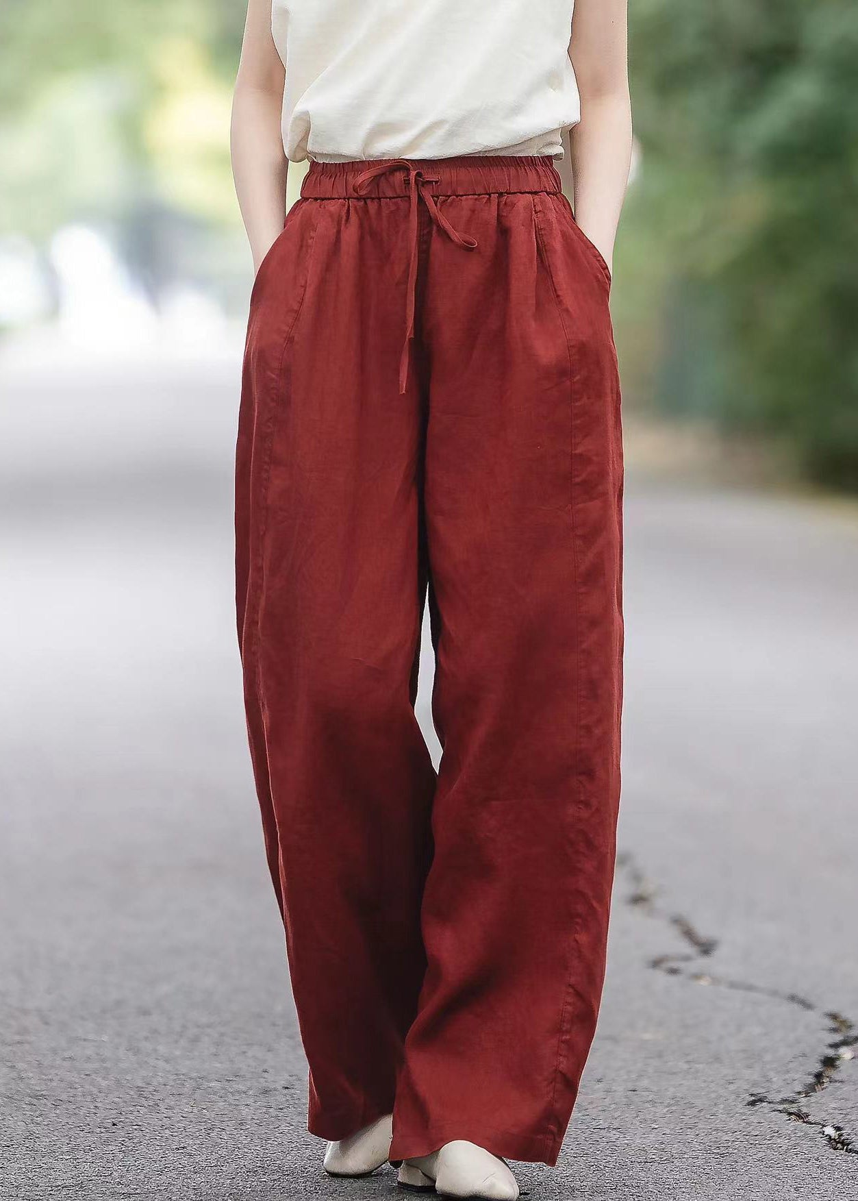 Effortlessly Elegant Pants with a Timeless Design
