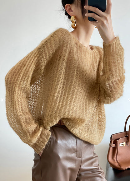 Well Tailored Sweater with a Graceful Silhouette