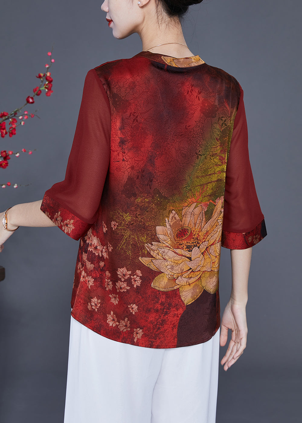 Effortlessly Elegant Blouse with a Timeless Design