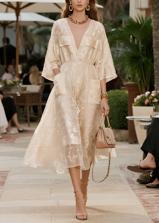 Well Tailored Dress with a Graceful Silhouette