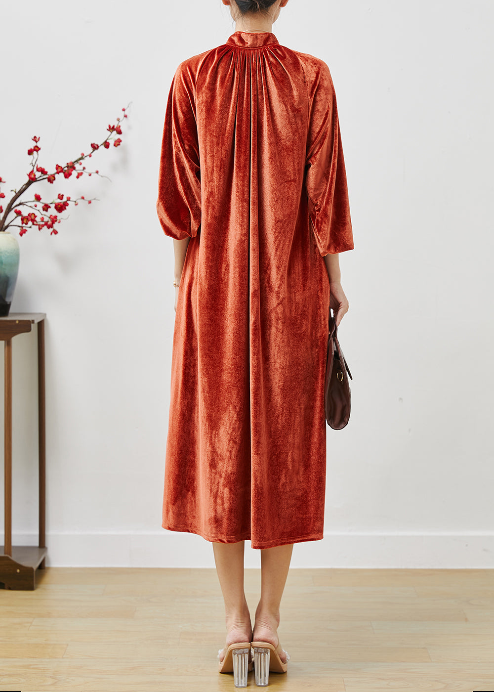 Well Tailored Dress with a Graceful Silhouette