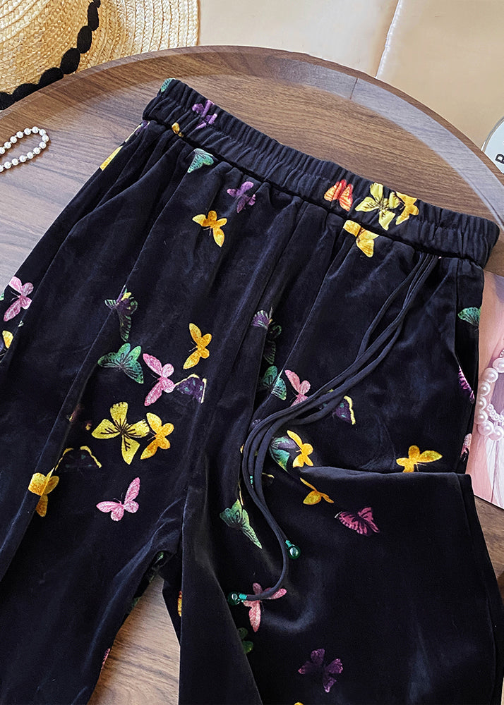 Effortlessly Elegant Pants with a Timeless Design