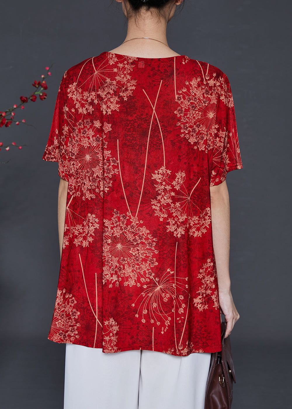 Well Tailored Blouse with a Graceful Silhouette