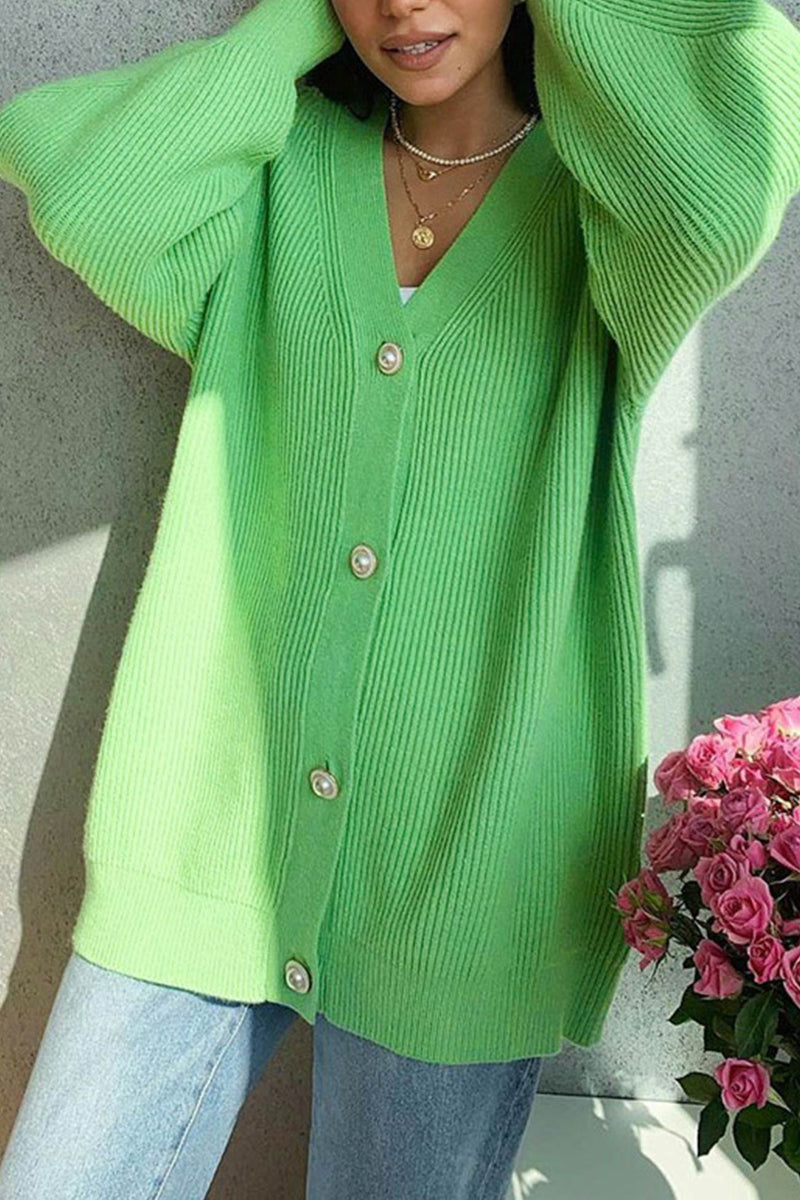 Effortlessly Elegant Cardigan with a Timeless Design