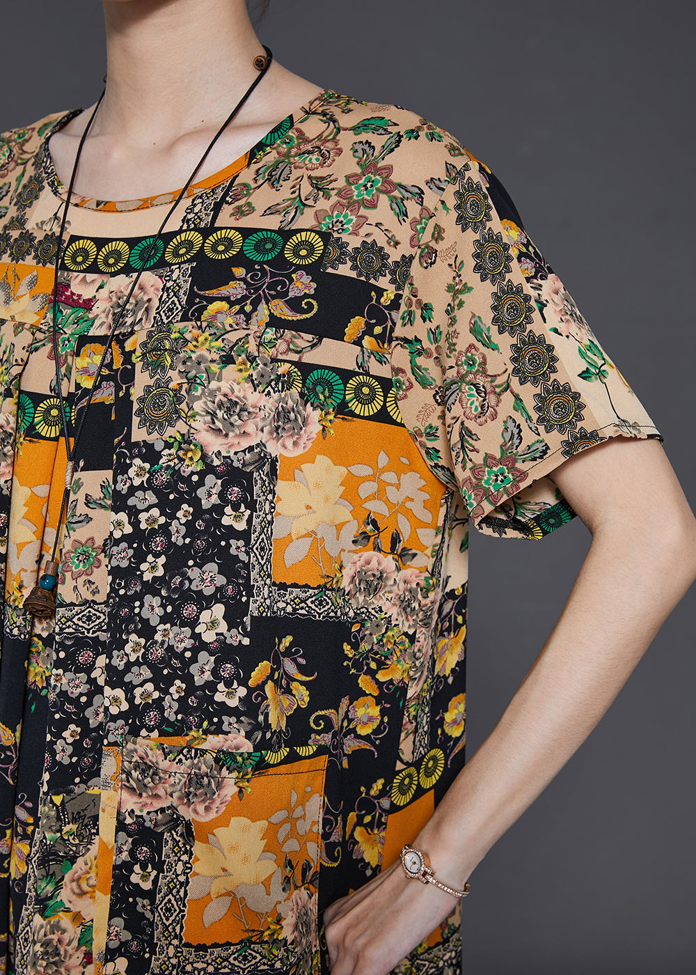 Effortlessly Elegant Dress with a Timeless Design