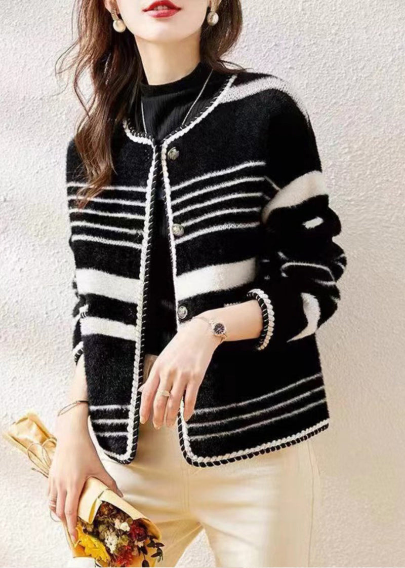Well Tailored Coat with a Graceful Silhouette