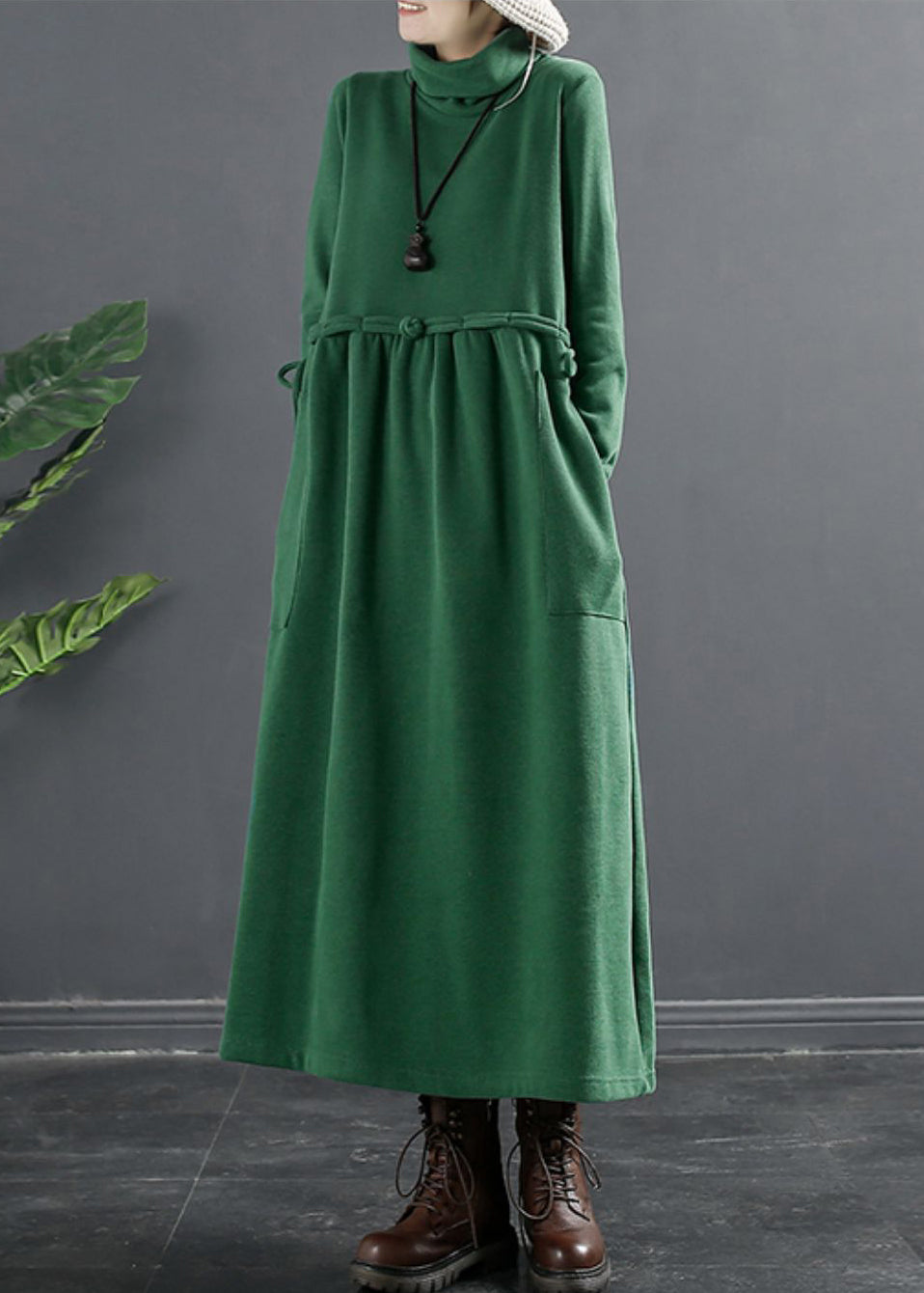 Beautifully Finished Dress in a Timeless Design