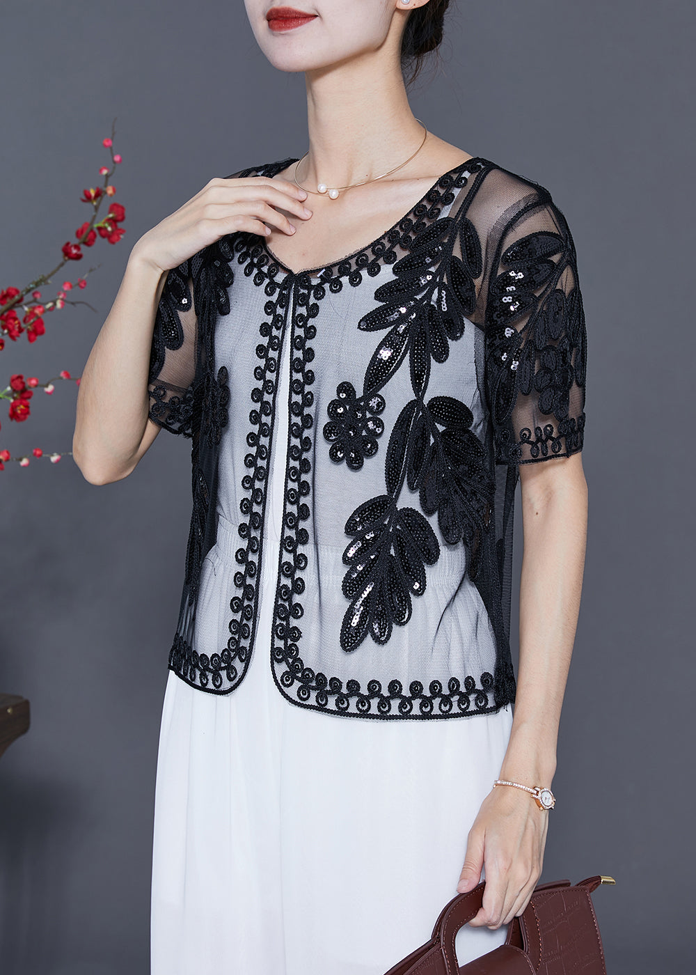 Well Tailored Cardigan with a Graceful Silhouette