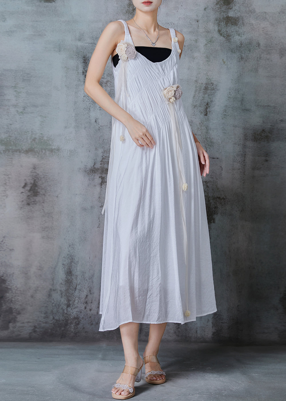 Beautifully Finished Dress in a Timeless Design