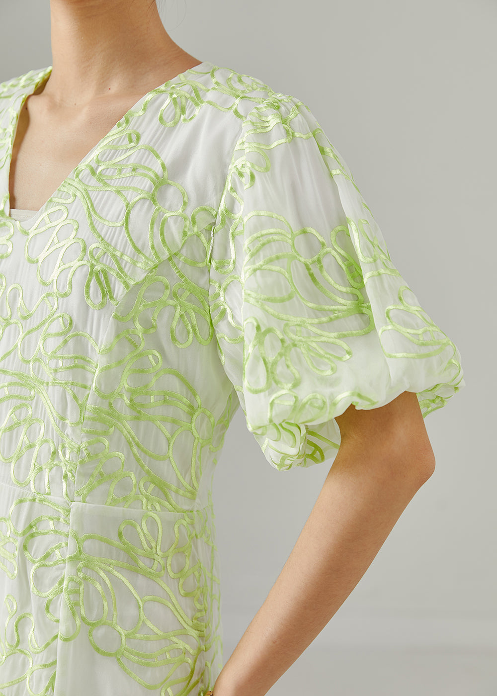 Beautifully Finished Dress in a Timeless Design