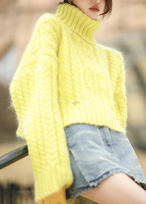 Well Tailored Sweater with a Graceful Silhouette