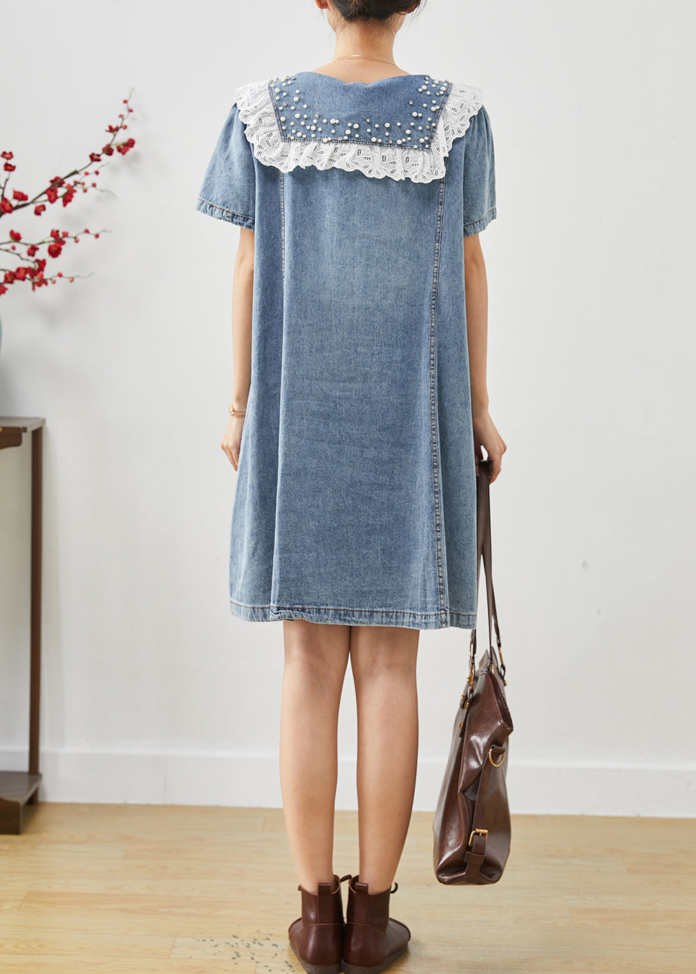 Beautifully Finished Dress in a Timeless Design