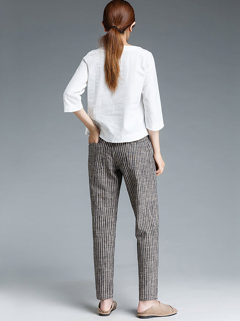 Effortlessly Elegant Pants with a Timeless Design