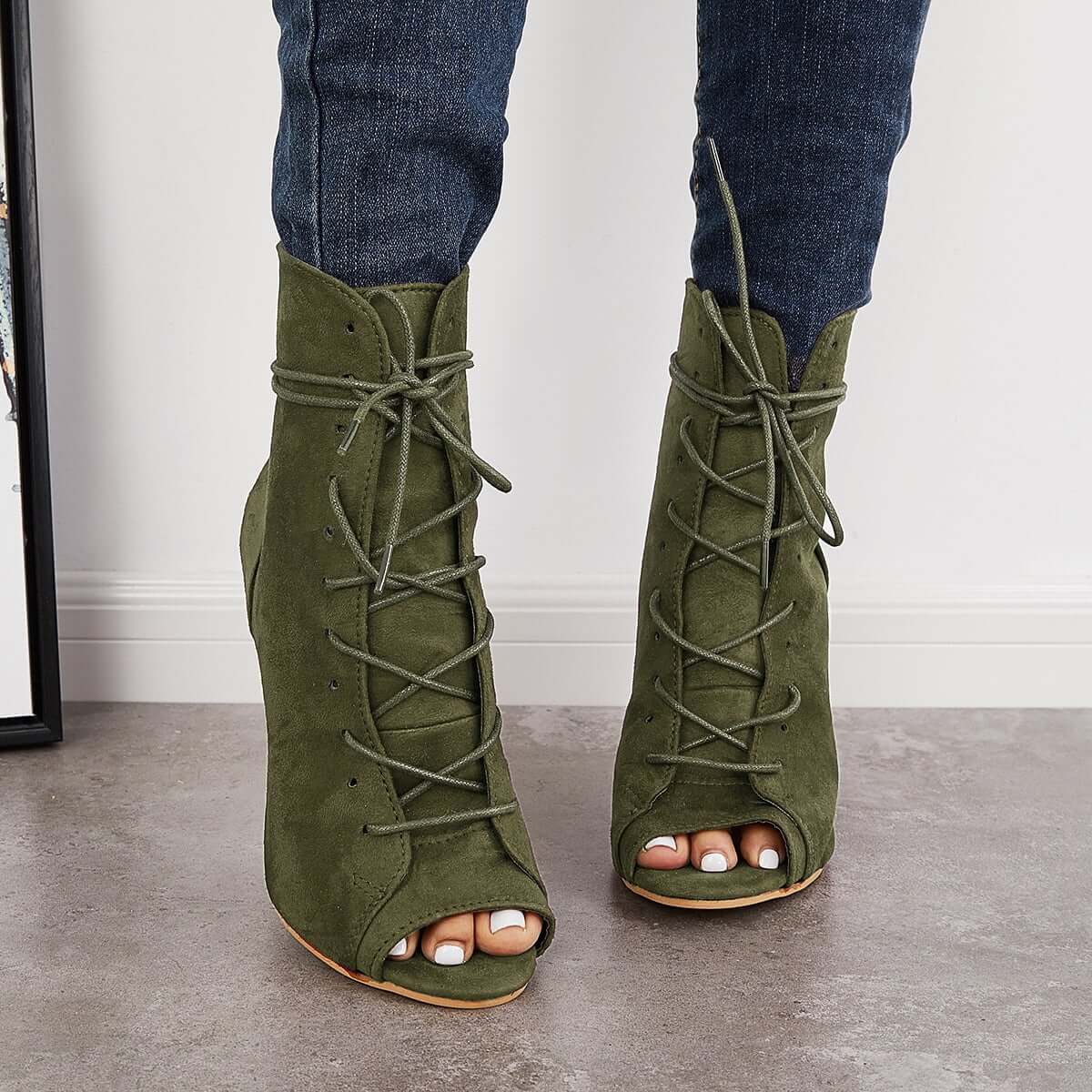 Graceful Orthopedic Boots for Modern Look