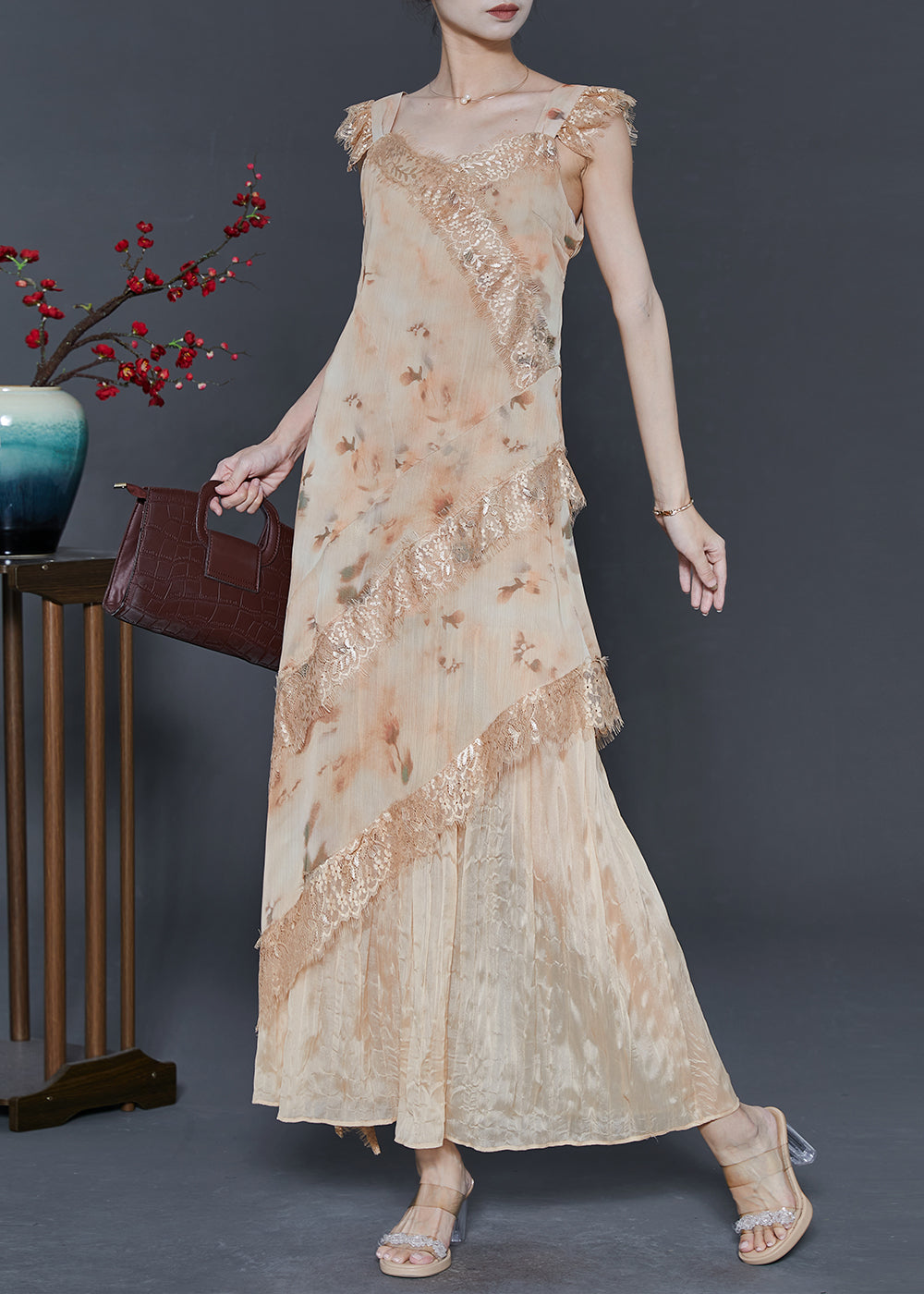 Well Tailored Dress with a Graceful Silhouette