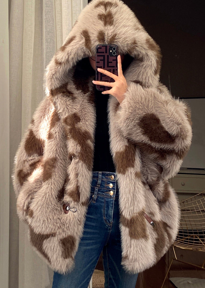 Effortlessly Elegant Coat with a Timeless Design