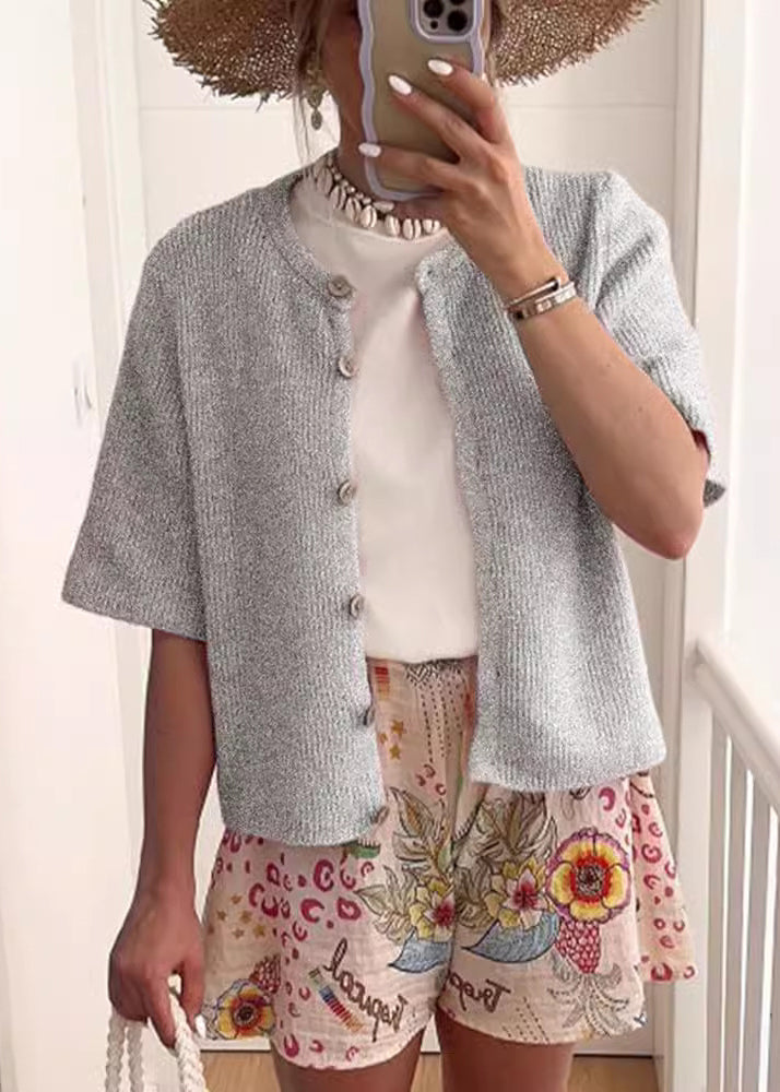 Effortlessly Elegant Cardigan with a Timeless Design