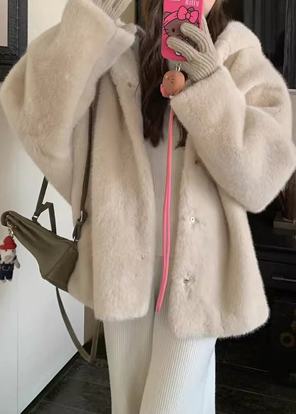 Well Tailored Coat with a Graceful Silhouette