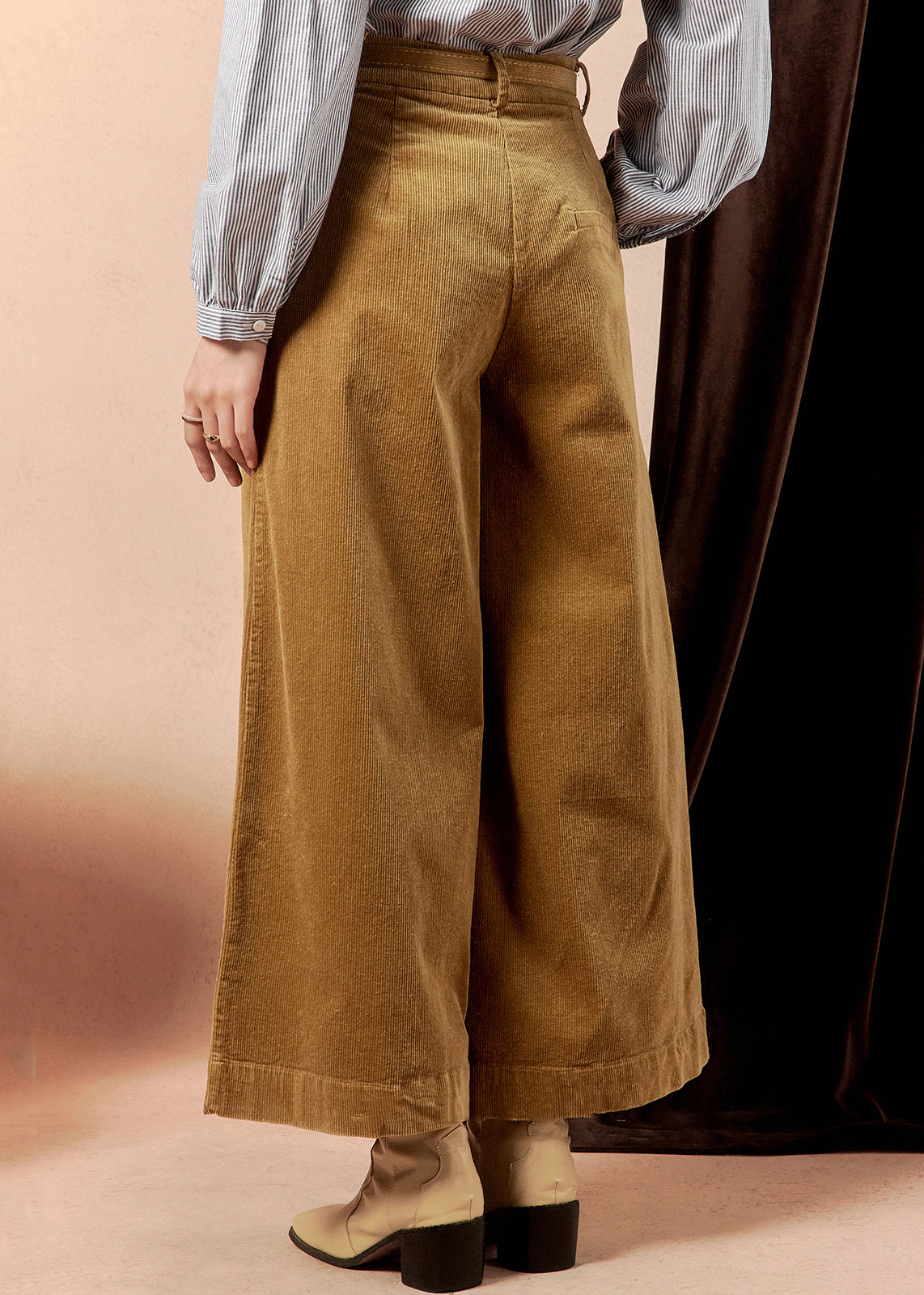 Sophisticated Pants with a Clean Classic Look