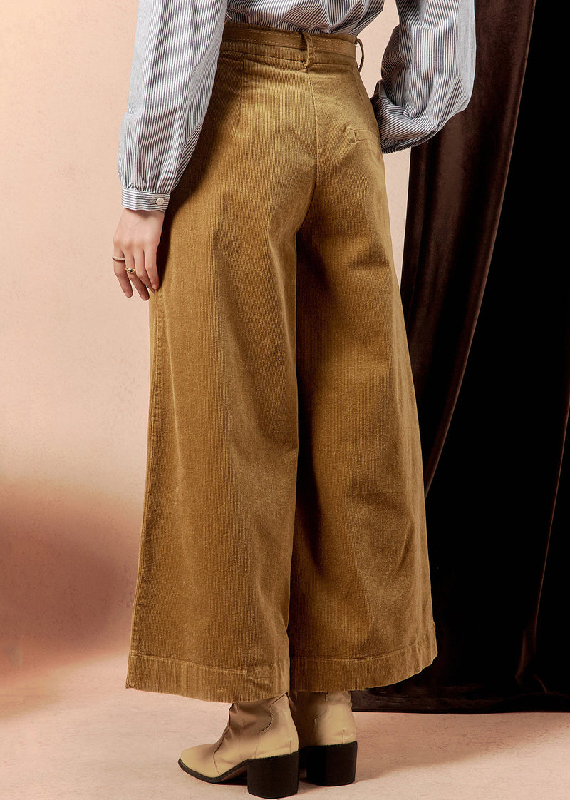 Sophisticated Pants with a Clean Classic Look