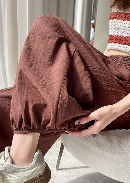 Effortlessly Elegant Pants with a Timeless Design