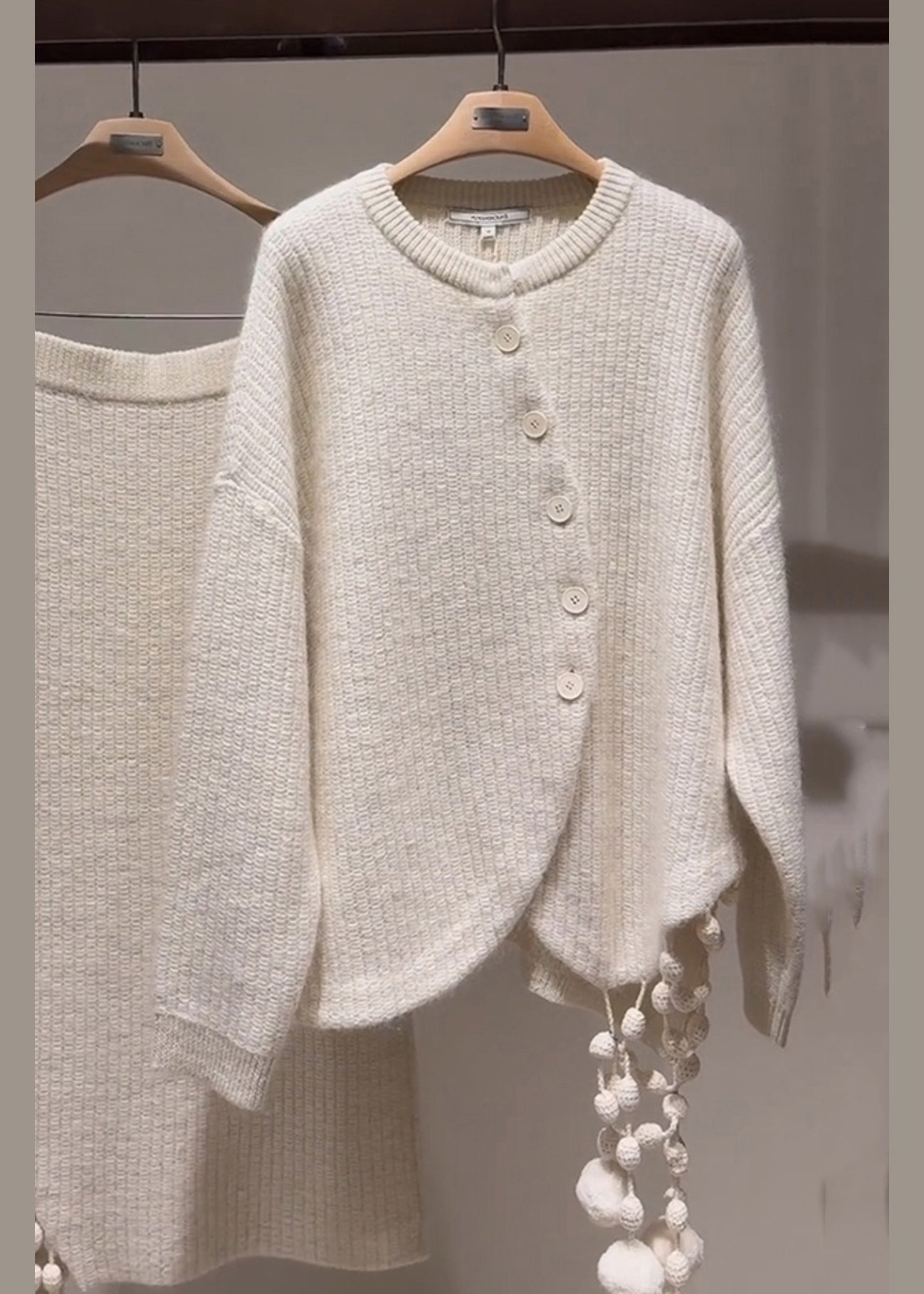 Classic Vintage Sweater with a Flattering Fit