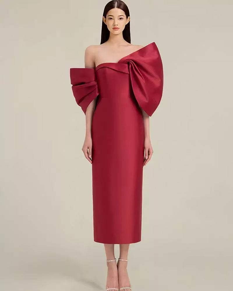 Well Tailored Dress with a Graceful Silhouette