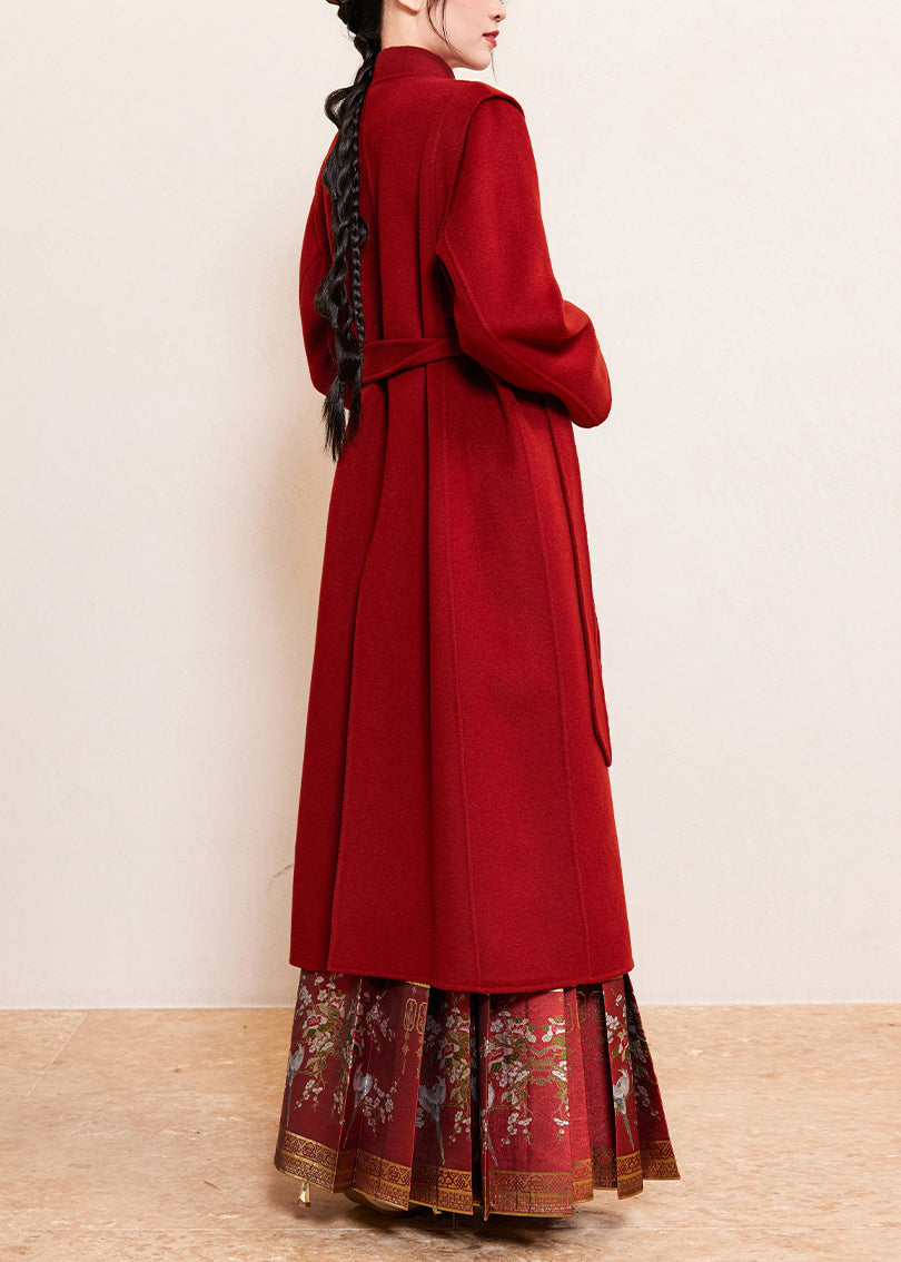 Beautifully Finished Coat in a Timeless Design