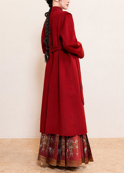 Beautifully Finished Coat in a Timeless Design