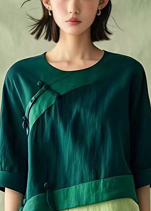 Sophisticated Blouse with a Clean Classic Look