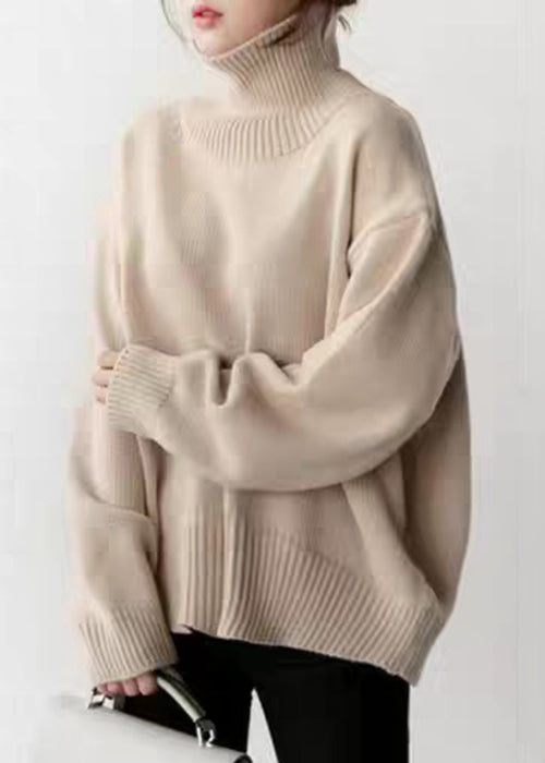 Well Tailored Sweater with a Graceful Silhouette
