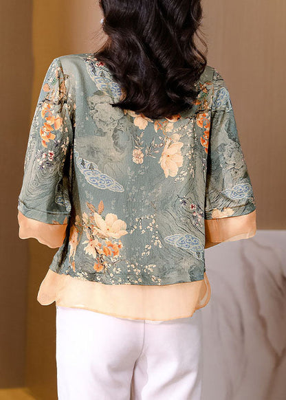 Classic Vintage Top with a Flattering Fit