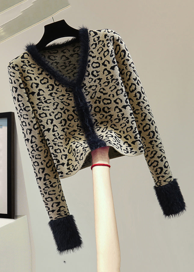 Classic Vintage Sweater with a Flattering Fit