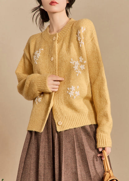 Effortlessly Elegant Cardigan with a Timeless Design