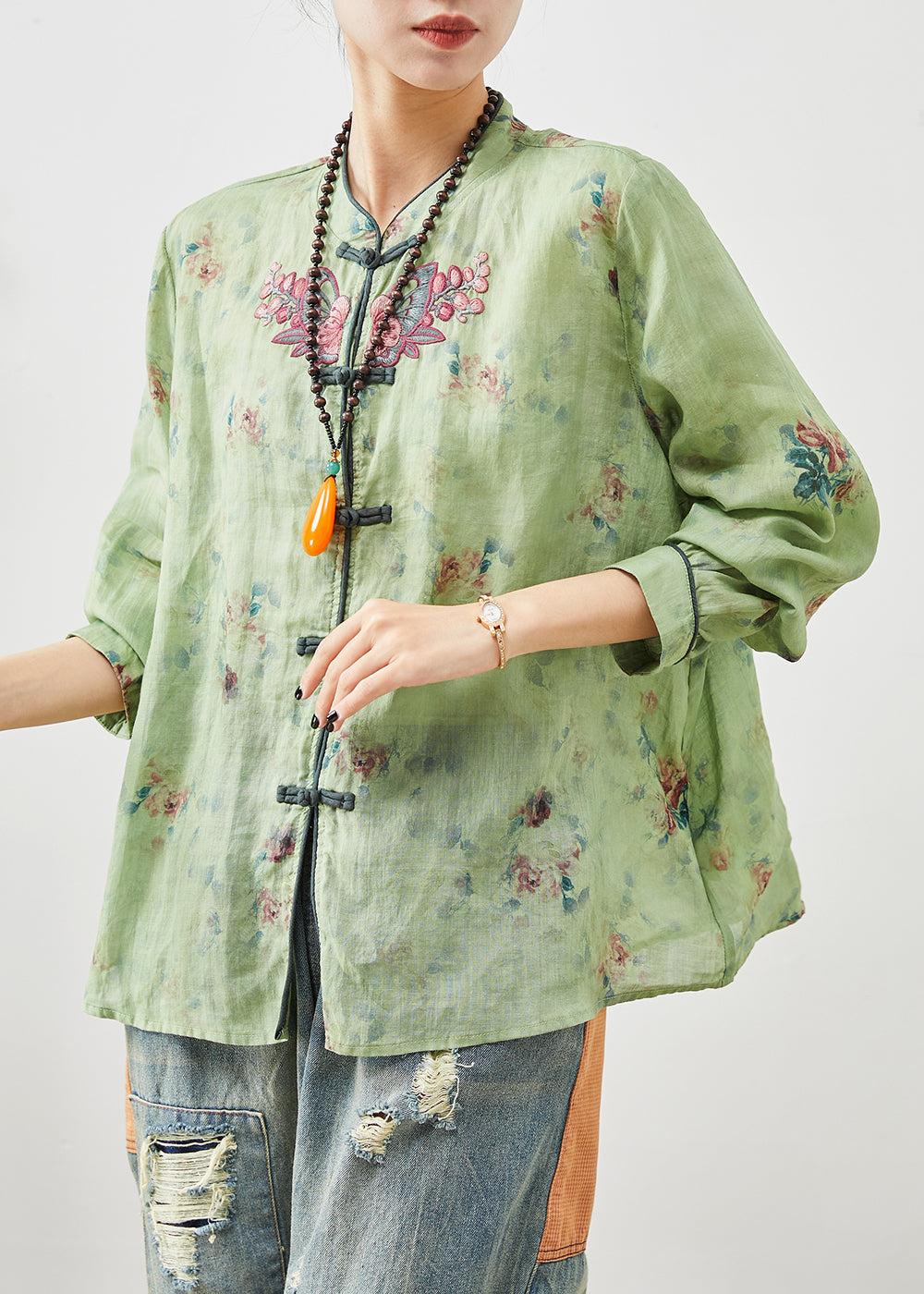 Well Tailored Top with a Graceful Silhouette
