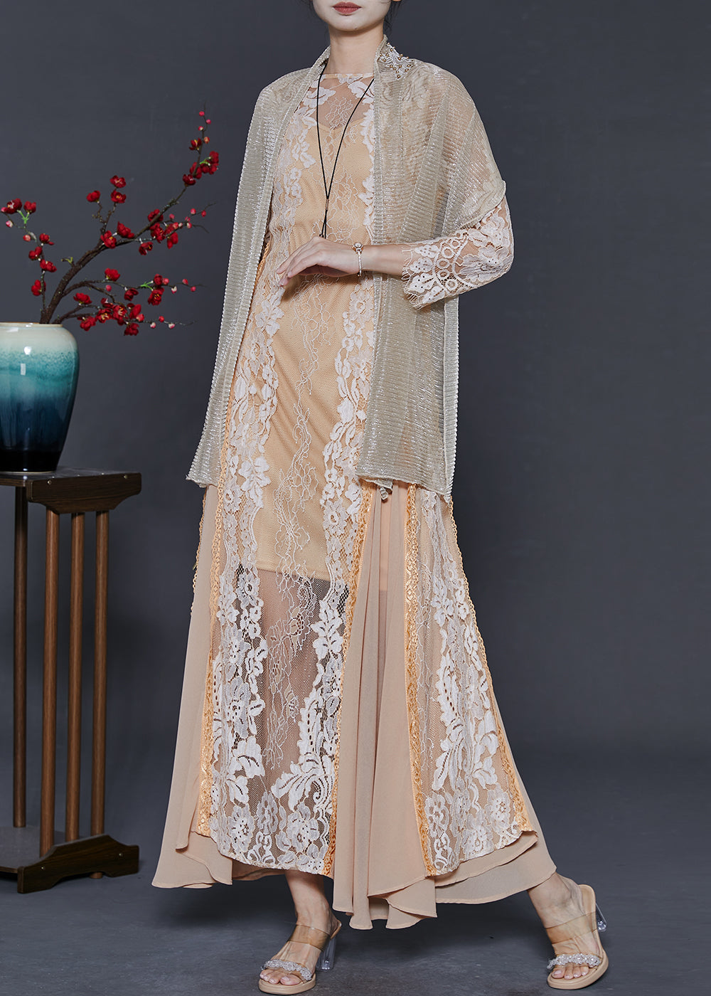 Beautifully Finished Dress in a Timeless Design