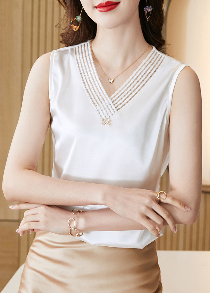 Effortlessly Elegant Garment with a Timeless Design