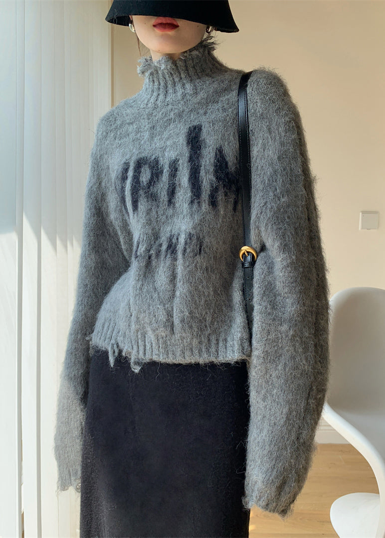 Effortlessly Elegant Sweater with a Timeless Design
