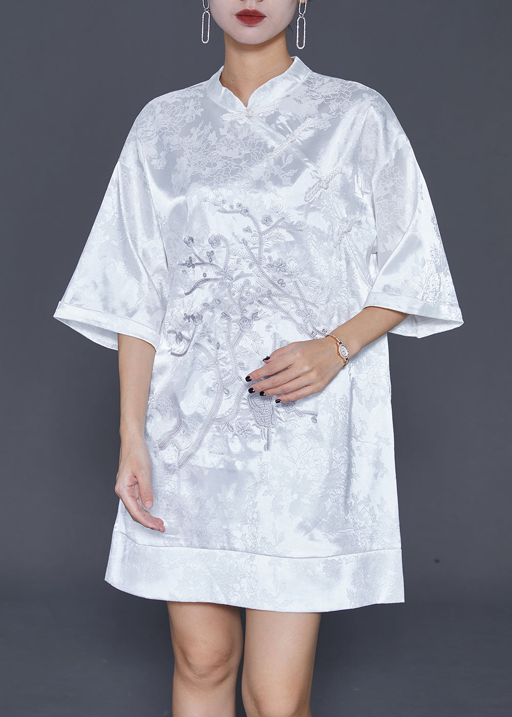 Beautifully Finished Dress in a Timeless Design