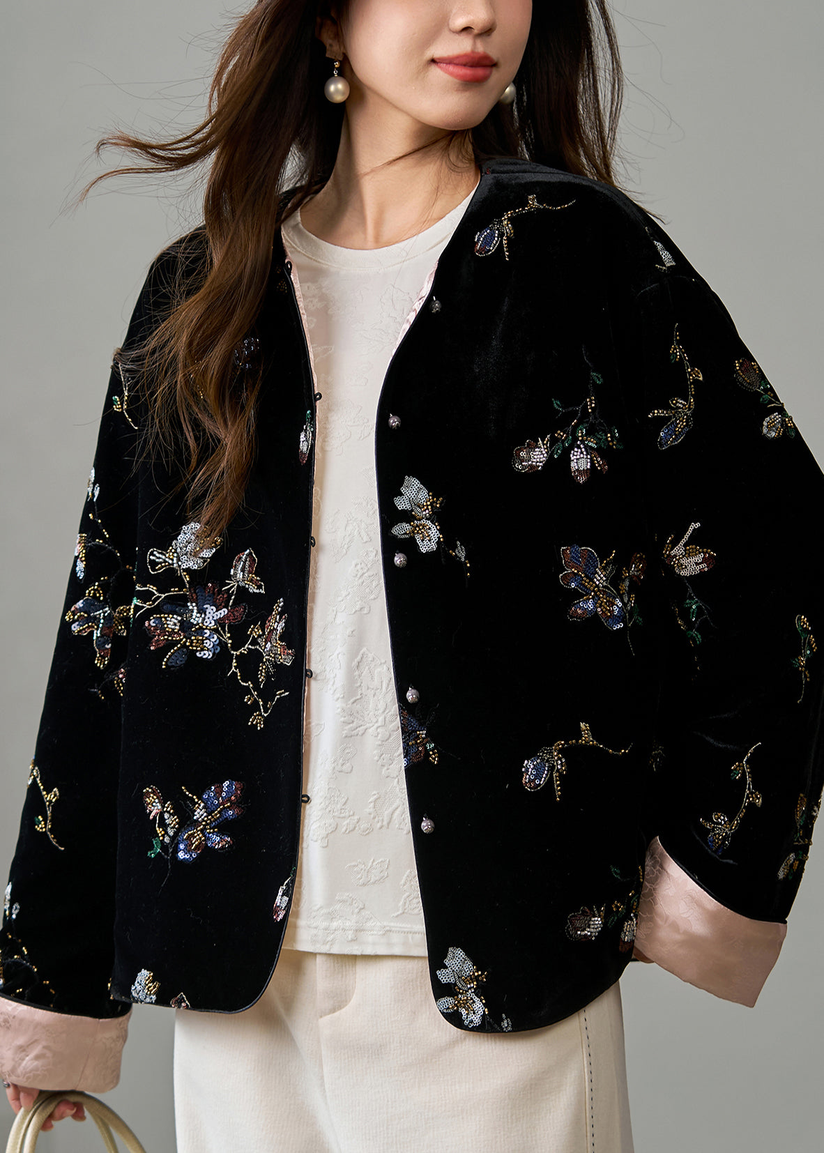 Effortlessly Elegant Jacket with a Timeless Design