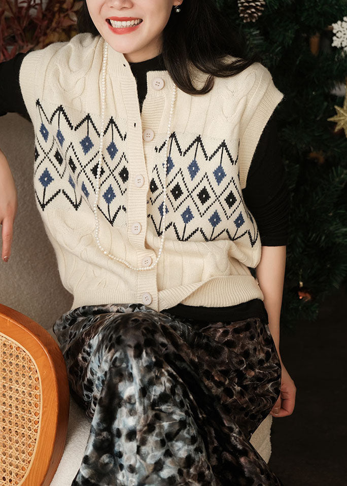 Effortlessly Elegant Garment with a Timeless Design