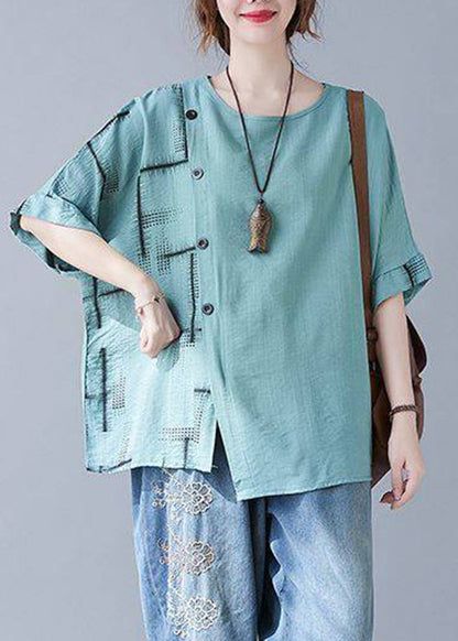 Well Tailored Top with a Graceful Silhouette