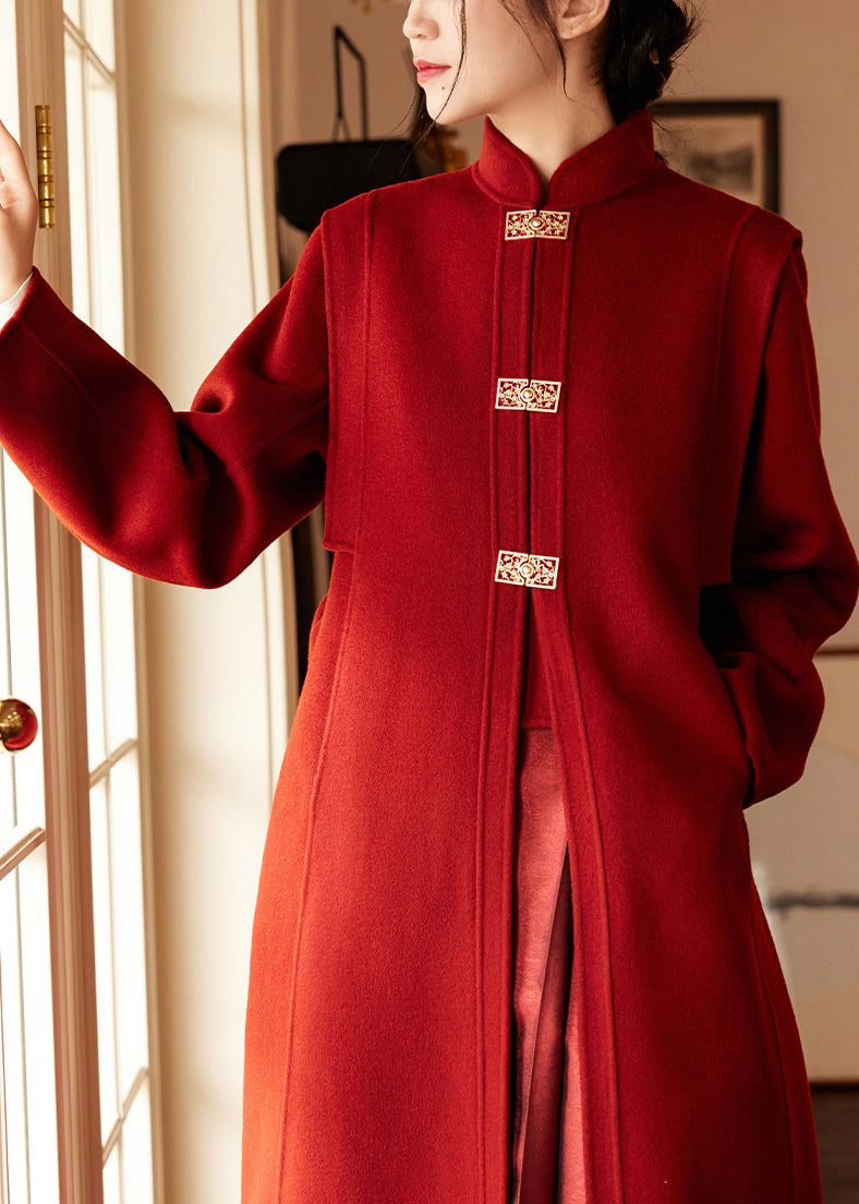 Beautifully Finished Coat in a Timeless Design