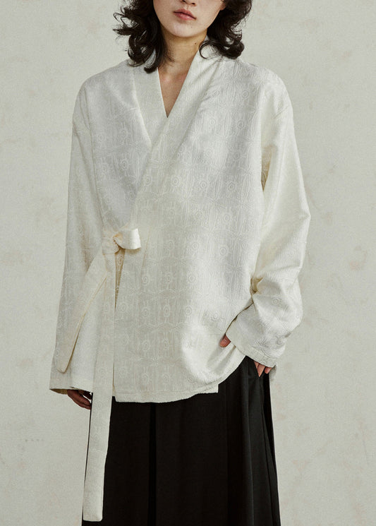 Well Tailored Top with a Graceful Silhouette